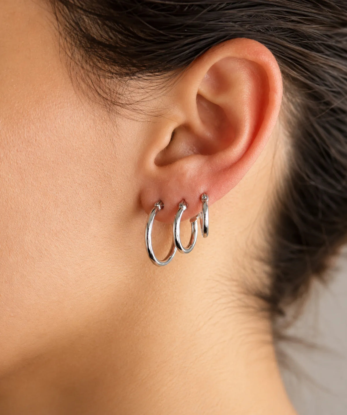 Model wearing the Silver Small Plain Hoop Earrings on the ear