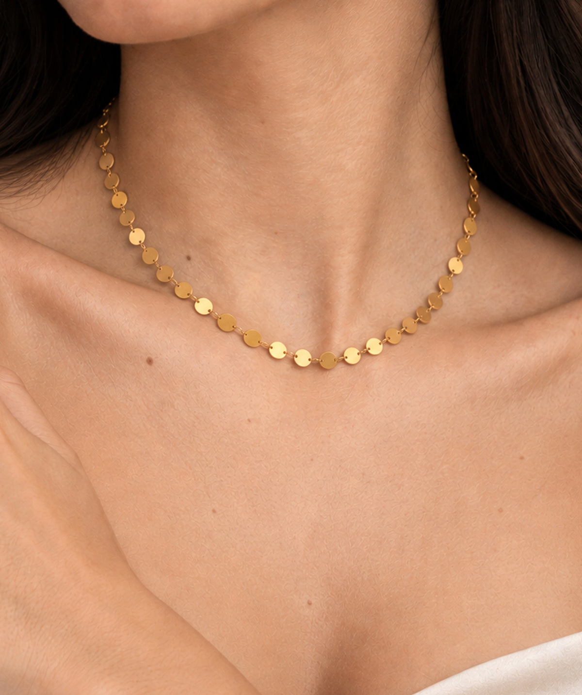 Model wearing the Gold Choker Chain around the neck