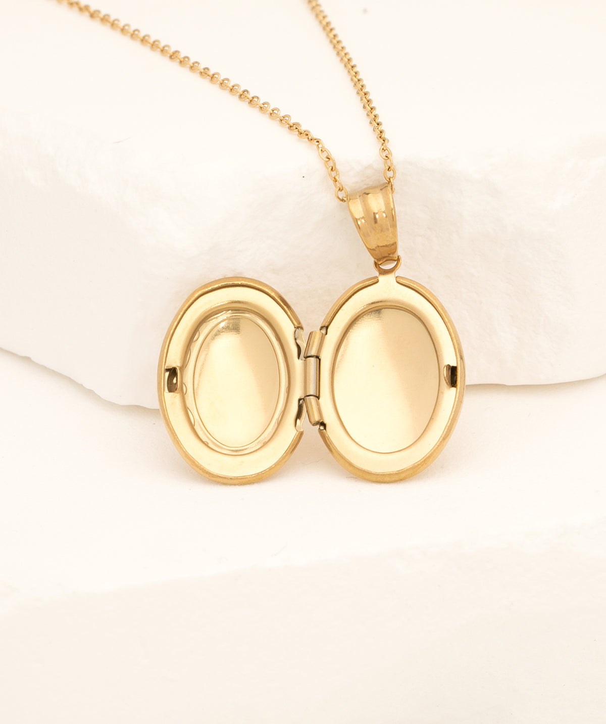 Gold Birth Flower Oval Photo Locket – OVAL GOLD NECKLACE INSIDE