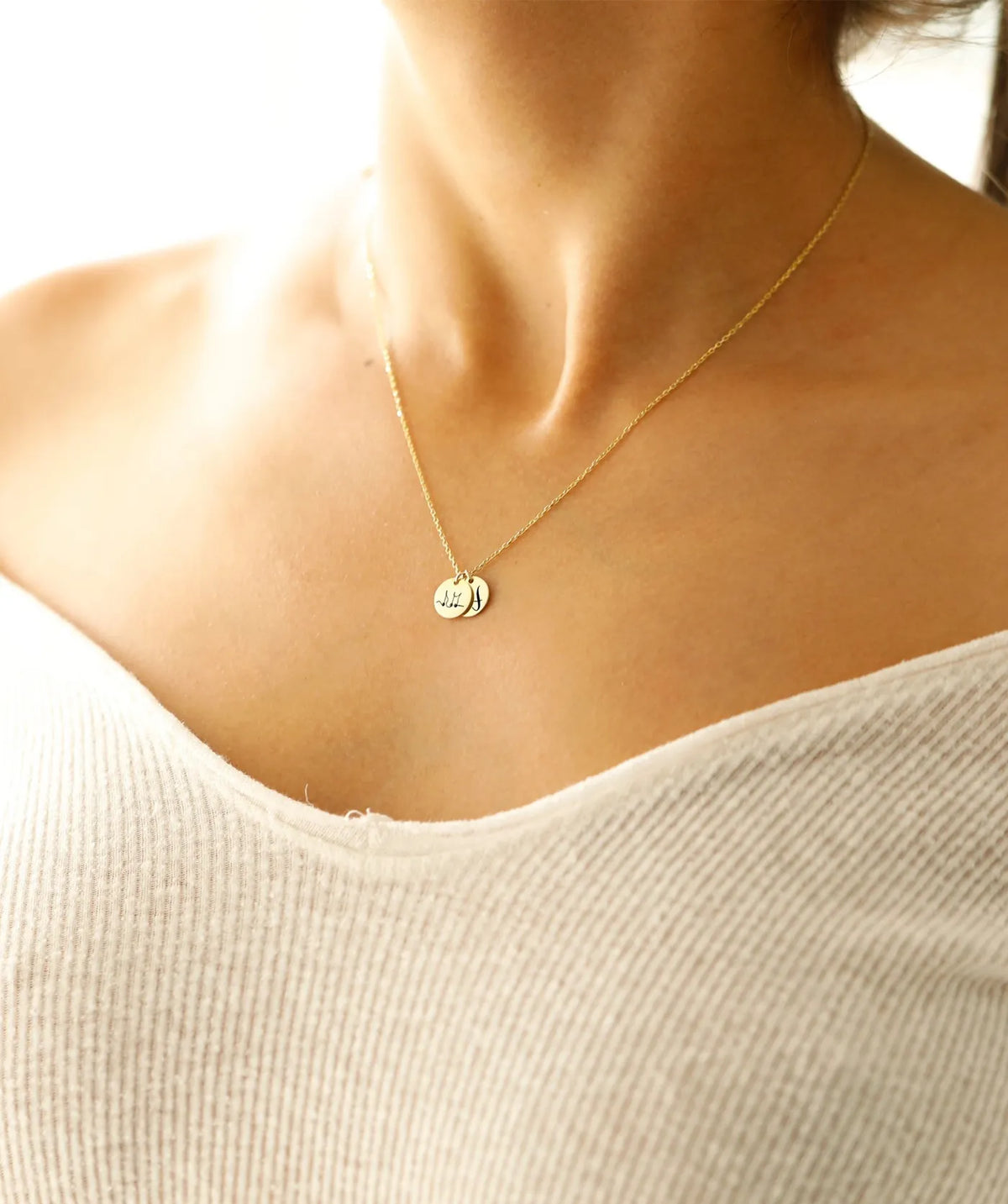Model wearing the Gold Small 3 Disc Necklace around the neck